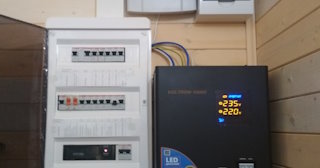 Установка и подключение стабилизаторов напряжения от 566 руб в Узловой - ЭлектроЗлв